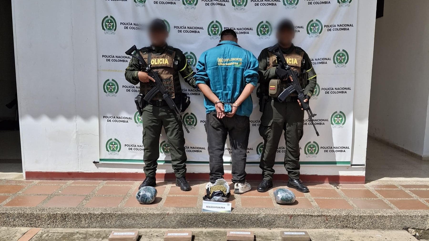 Un pasajero fue capturado tras hallarle cocaína y marihuana en un bus de servicio público.