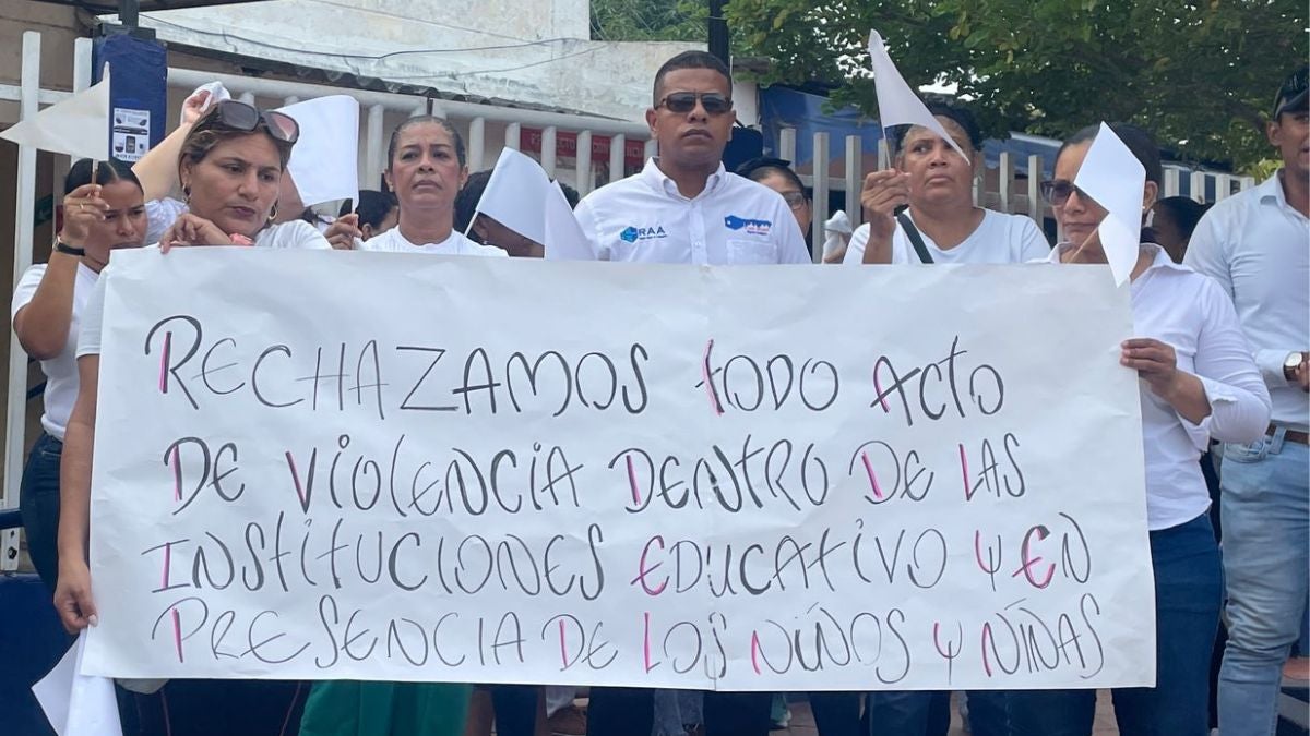 Plantón colegio El Socorro.