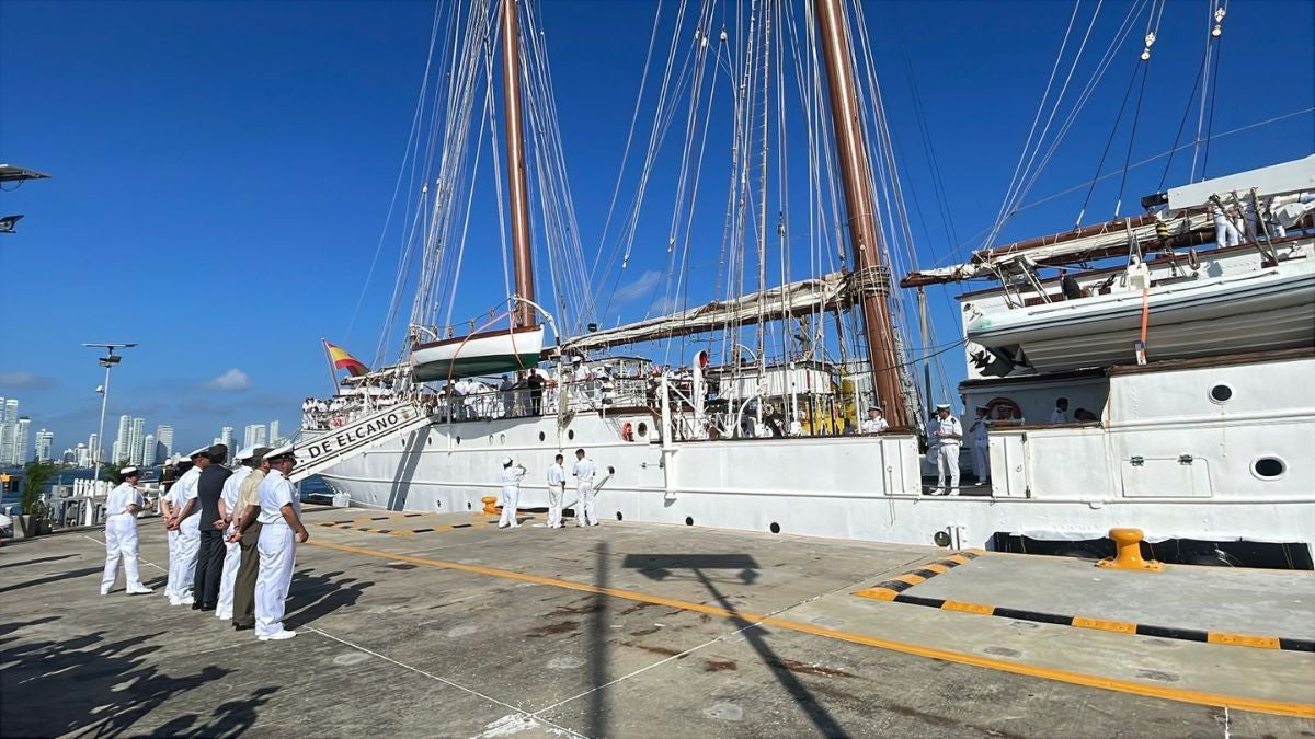Buque en la Bahía de Cartagena
