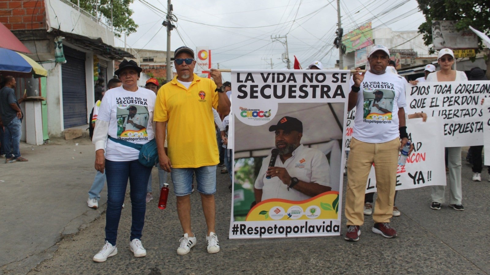 La familia que salió a marchar en Cartagena por la liberación de Arnold Rincón en el Chocó