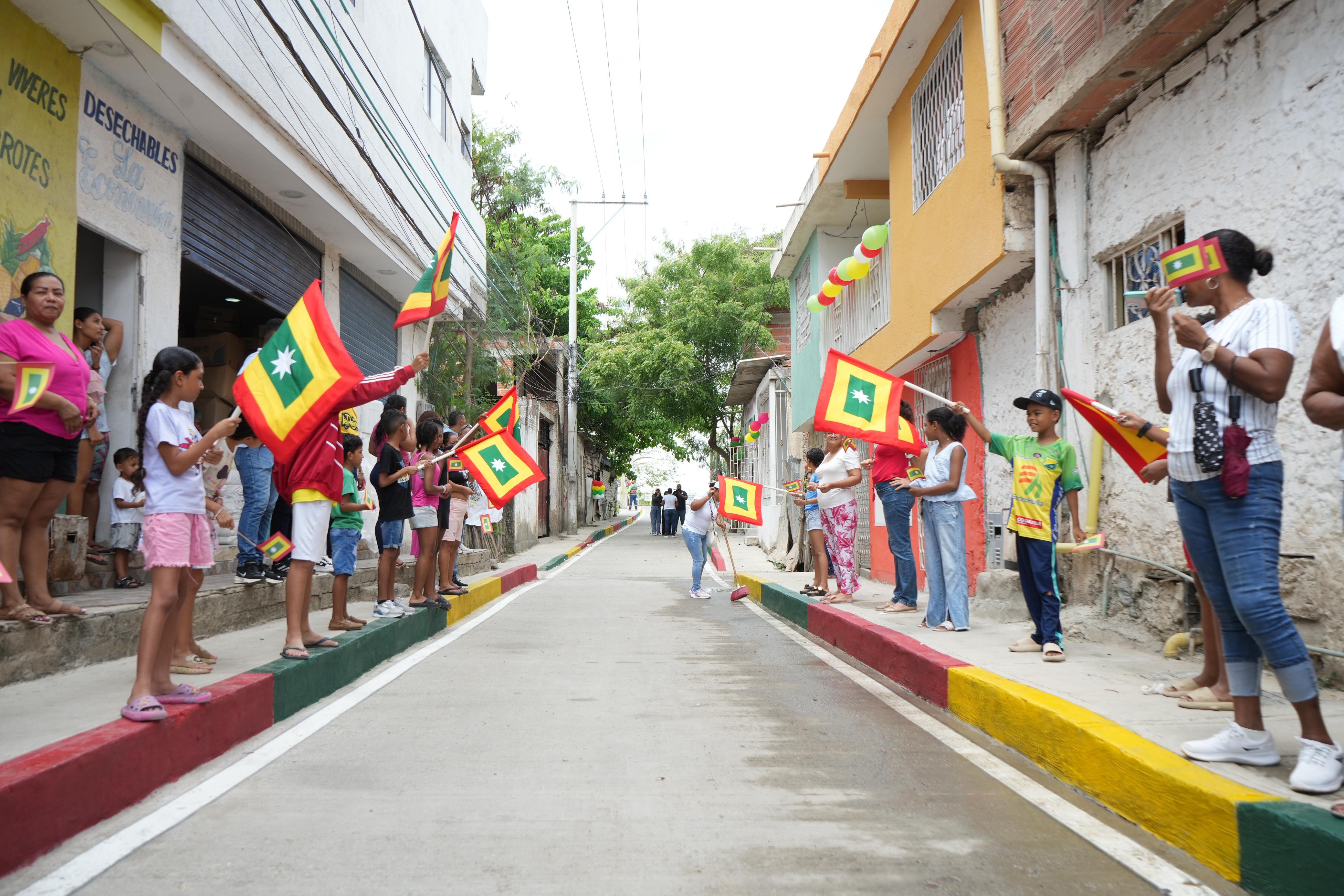 Adultos mayores del Centro de Vida de El Pozón ya cuentan con acceso pavimentado