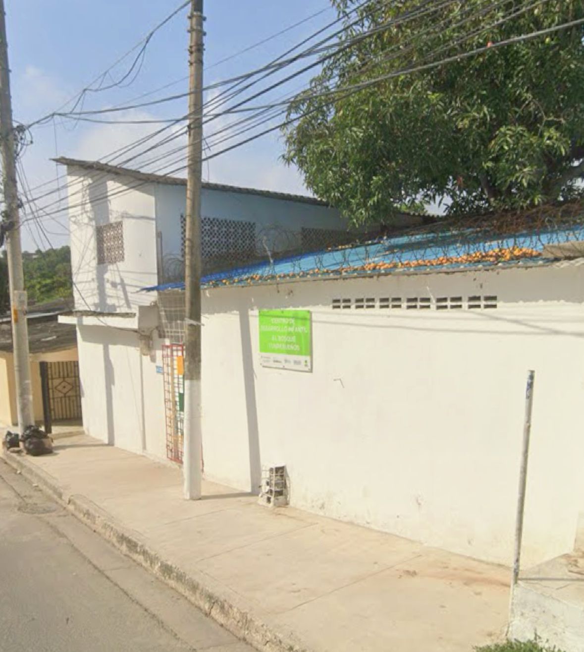 Niño con corte de dedo en CDI