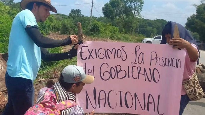Bloqueo de campesinos de la Sierra llevan cuatro días