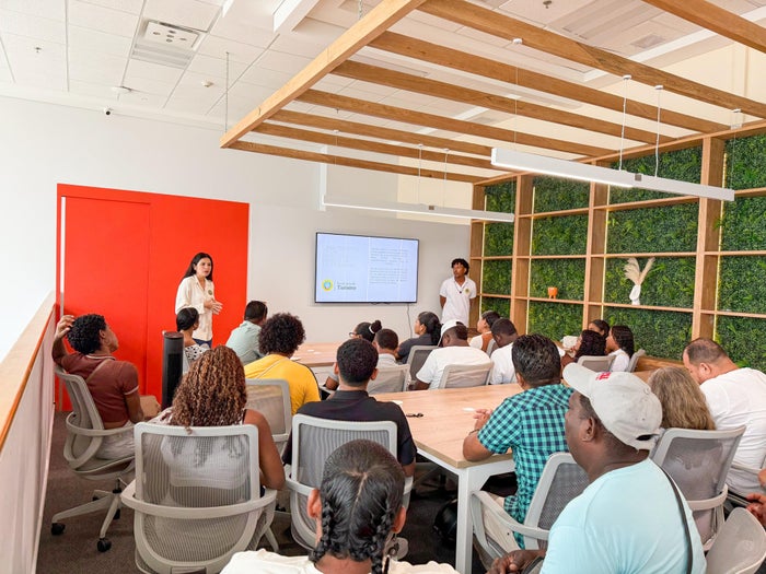 Más de 60 prestadores turísticos de Cartagena se capacitaron en Diseño y Creación de Producto Turístico