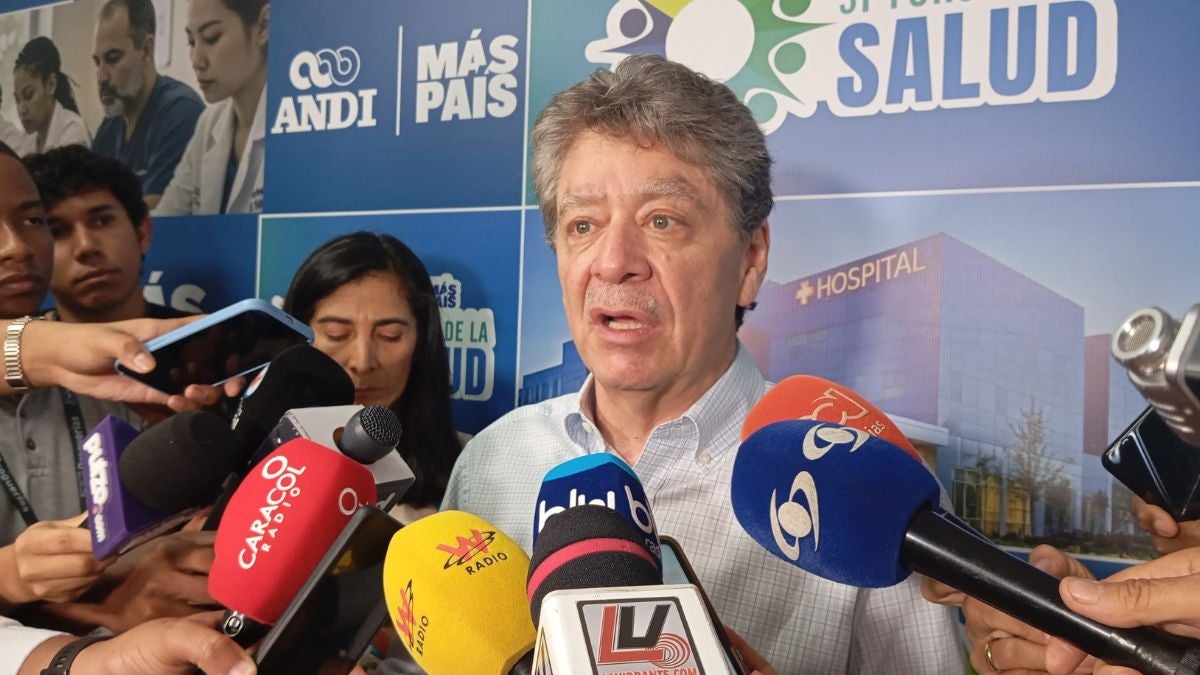 Rueda de prensa en medio de Foro de Salud