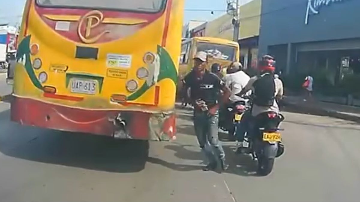 Video de motociclista registró robo en el mercado de Bazurto a plena luz del día