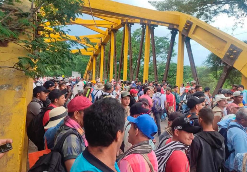 Bloqueos en la troncal de Oriente paralizan exportaciones de banano y golpean al turismo en Santa Marta
