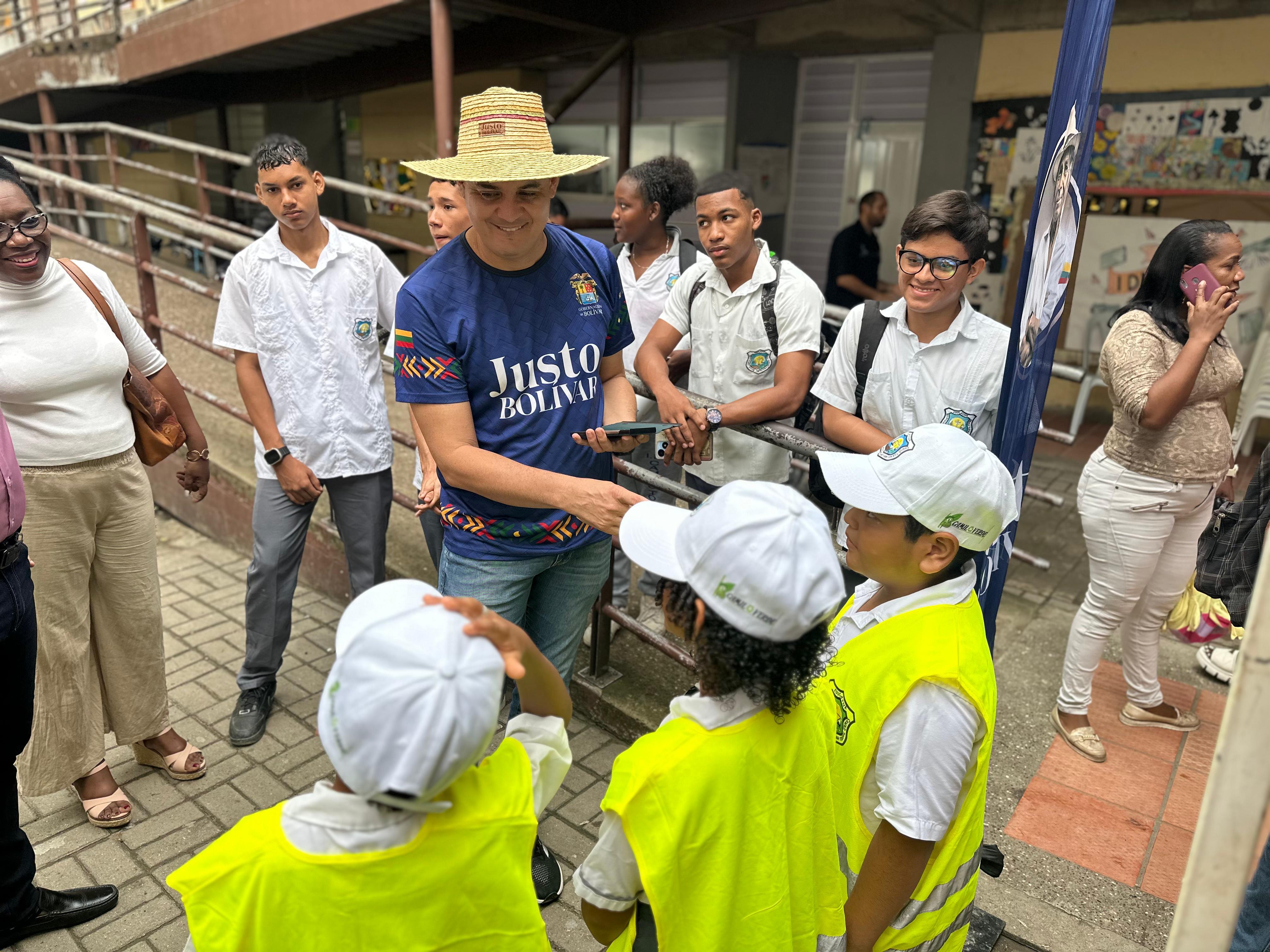 Gobernación de Bolívar inicia intervención social en El Pozón: más de 700 personas atendidas en jornada inaugural