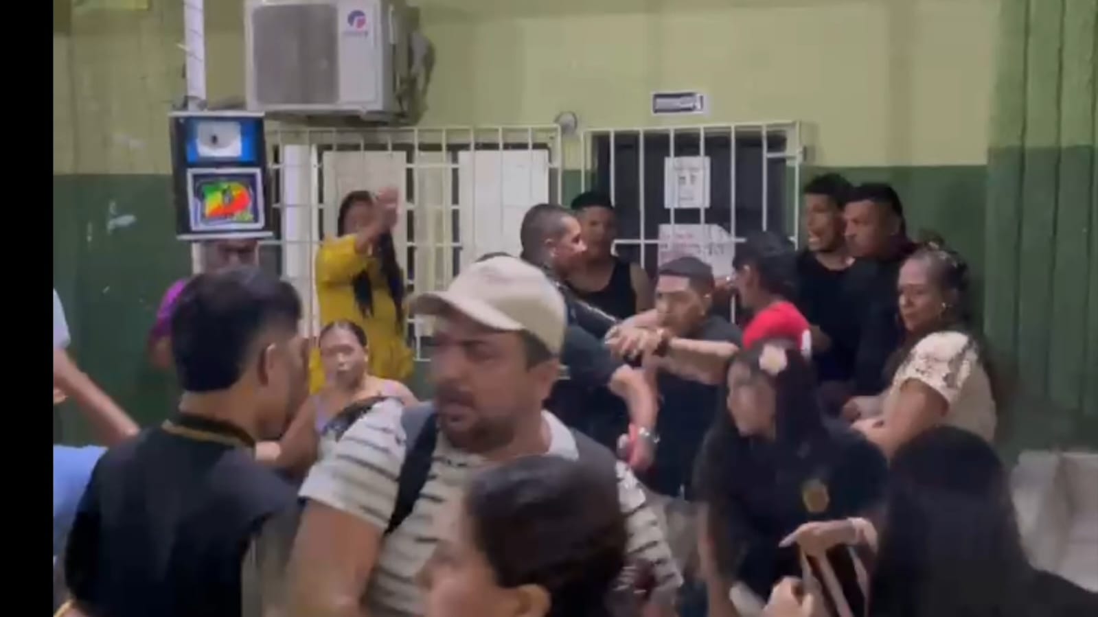 Los padres de familia aseguran que los estudiantes están siendo discriminados