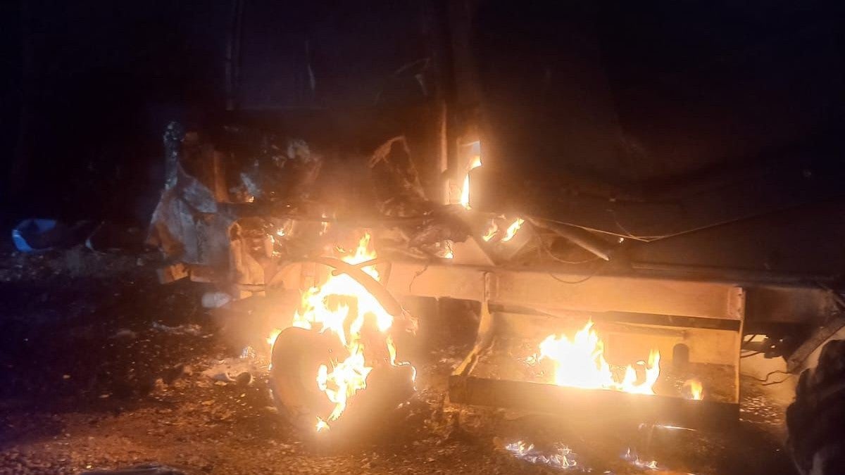 Las máquinas afectadas fueron una volqueta, un vibrocompactador y una Fiori.