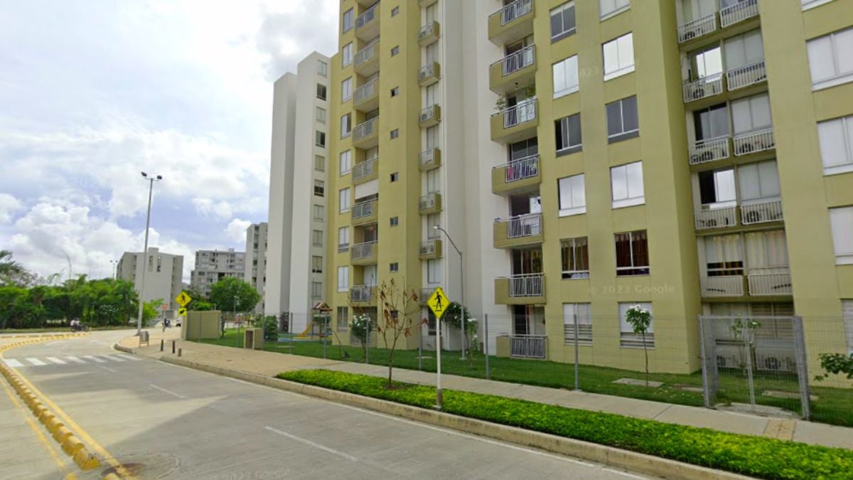 Una de las entradas a la zona residencial