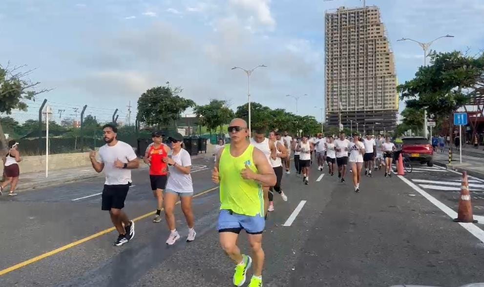Más de 5 kilómetros se recorrieron iniciando con una cadena de oración
