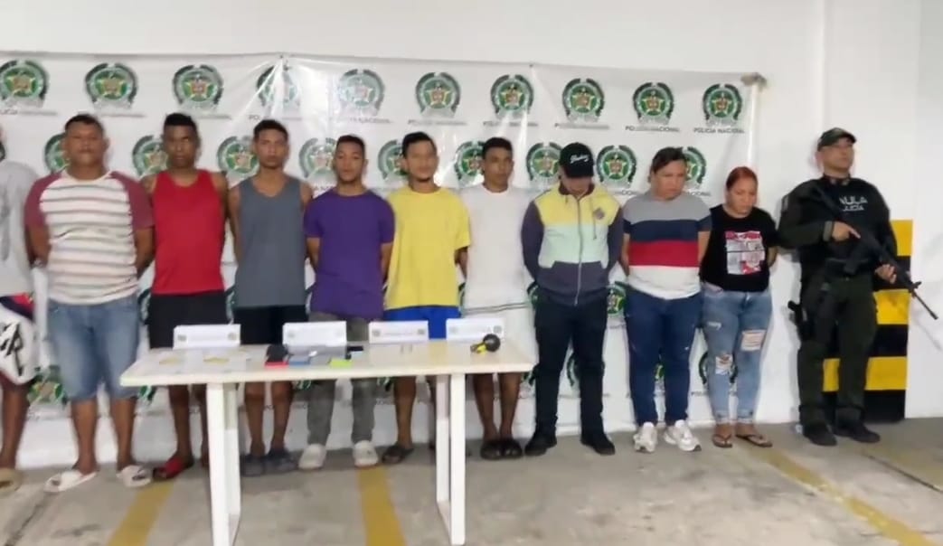 En el operativo fueron incautados teléfonos celulares, panfletos alusivos a Los Costeños, cartuchos calibre 38 y 1 granada de fragmentación