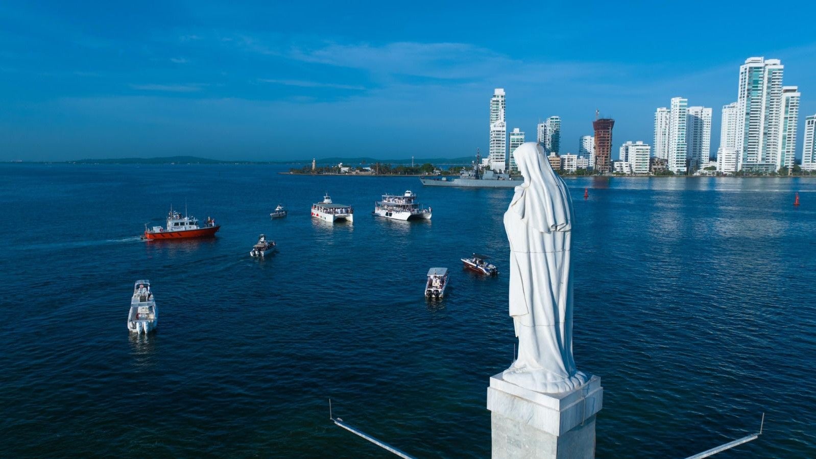 Estatua de la Virgen del Carmen en la Bahía de Cartagena