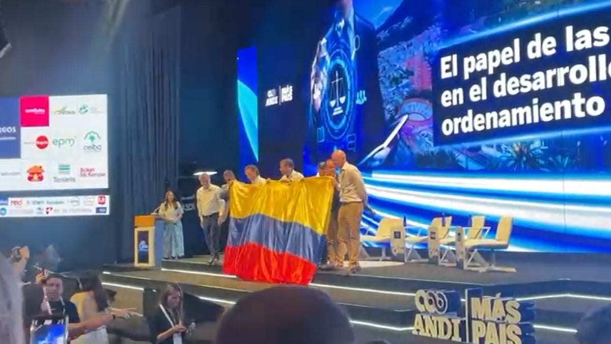 Alcaldes con bandera en ANDI