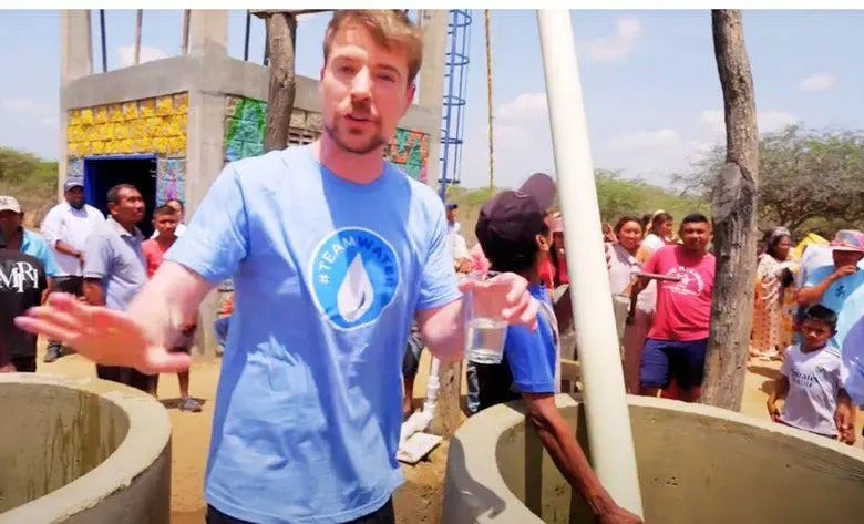Creador de contenido llevó agua potable a comunidad wayúu en La Guajira.