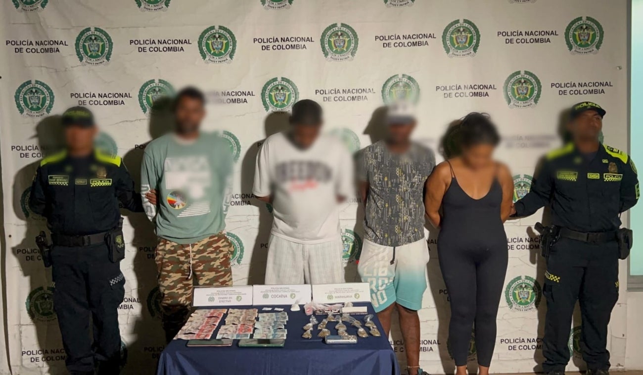 Cuatro adultos detenidos por las autoridades