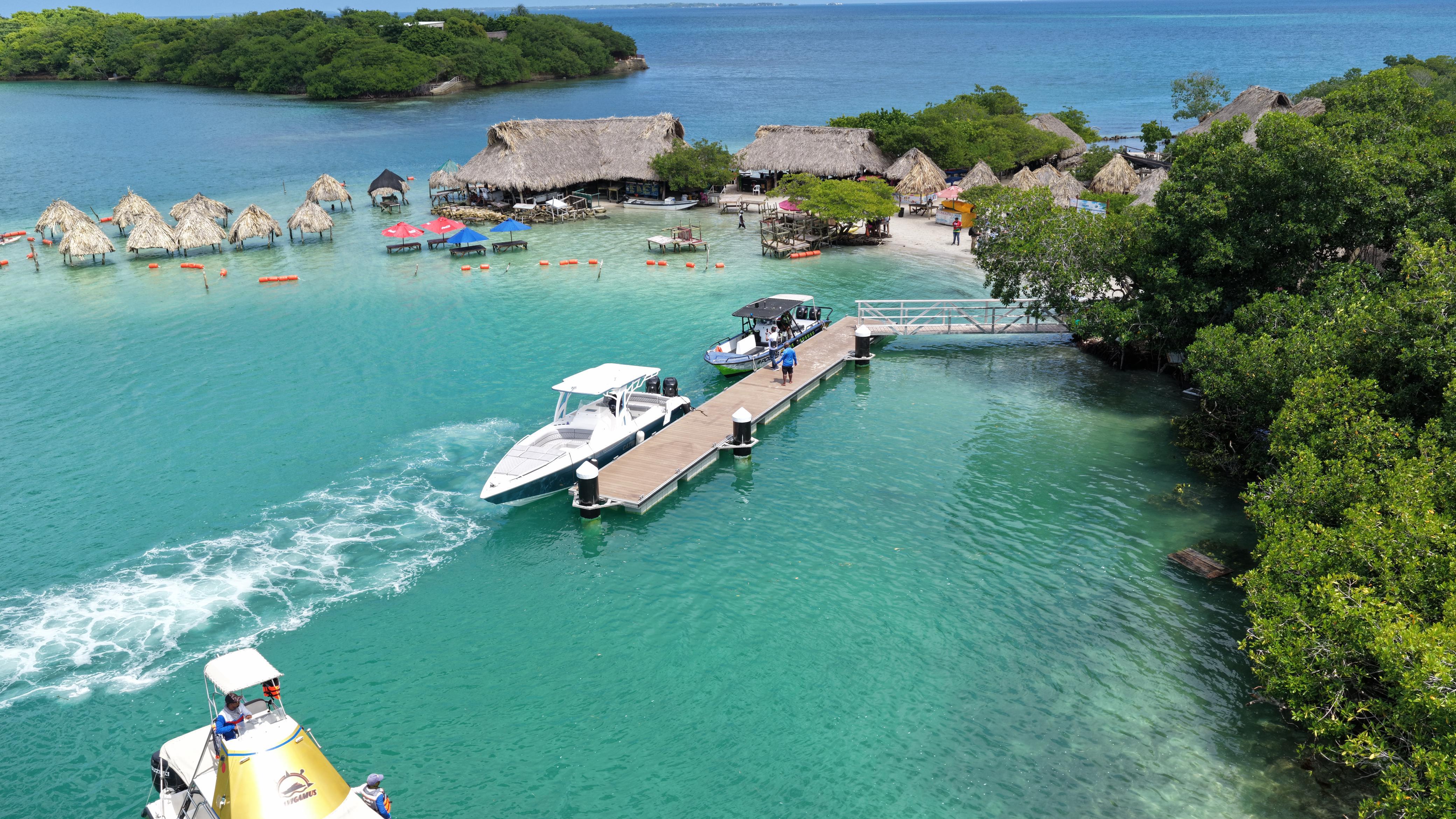 Nuevo embarcadero en la isla Cholón Ago 05