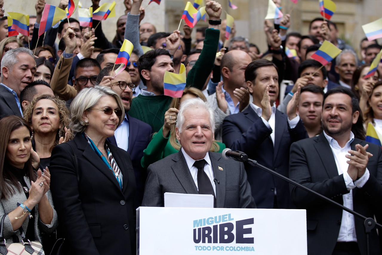 Miguel Uribe Londoño, padre de Miguel Uribe Turbay, en el lanzamiento de su precandidatura presidencial