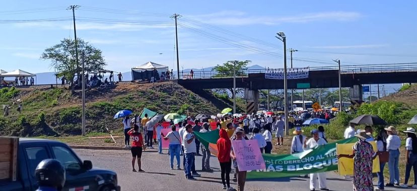 Marchas en La Guajira en contra de los bloqueos en Cerrejón.