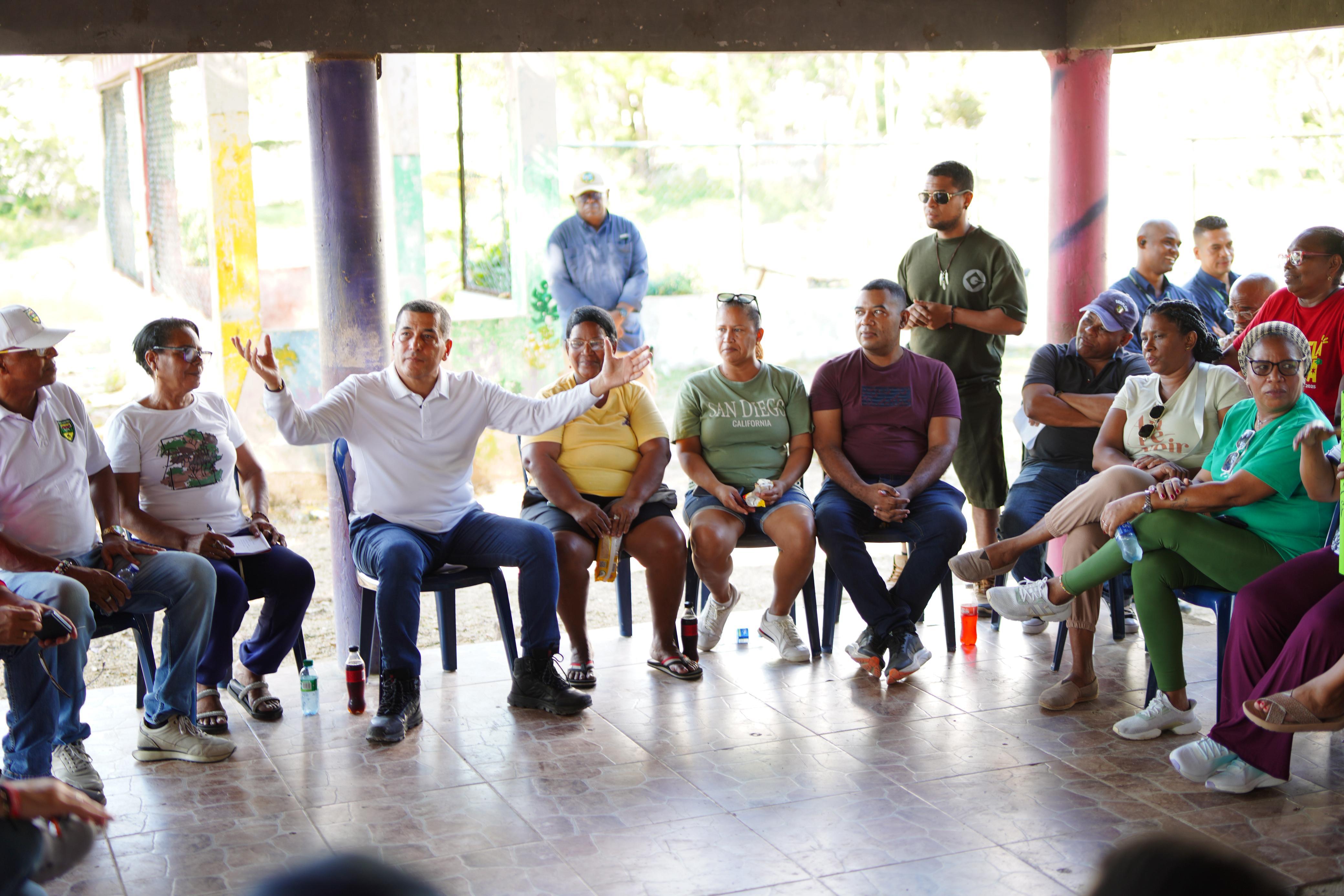 Reunion de Dumek Turbay con habitantes