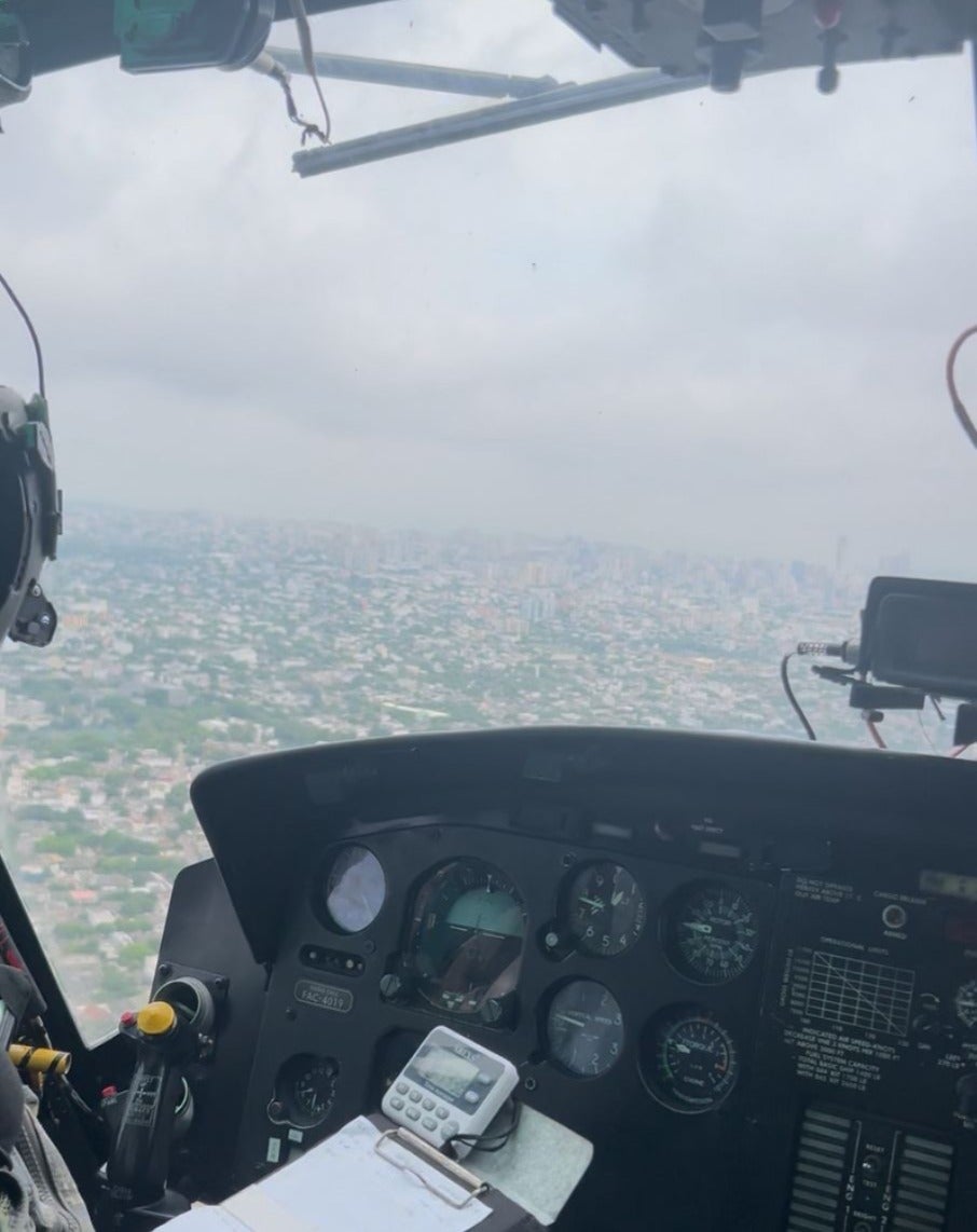 La Fuerza Aeroespacial realiza sobrevuelos emitiendo mensajes de prevención de delitos en sectores priorizados