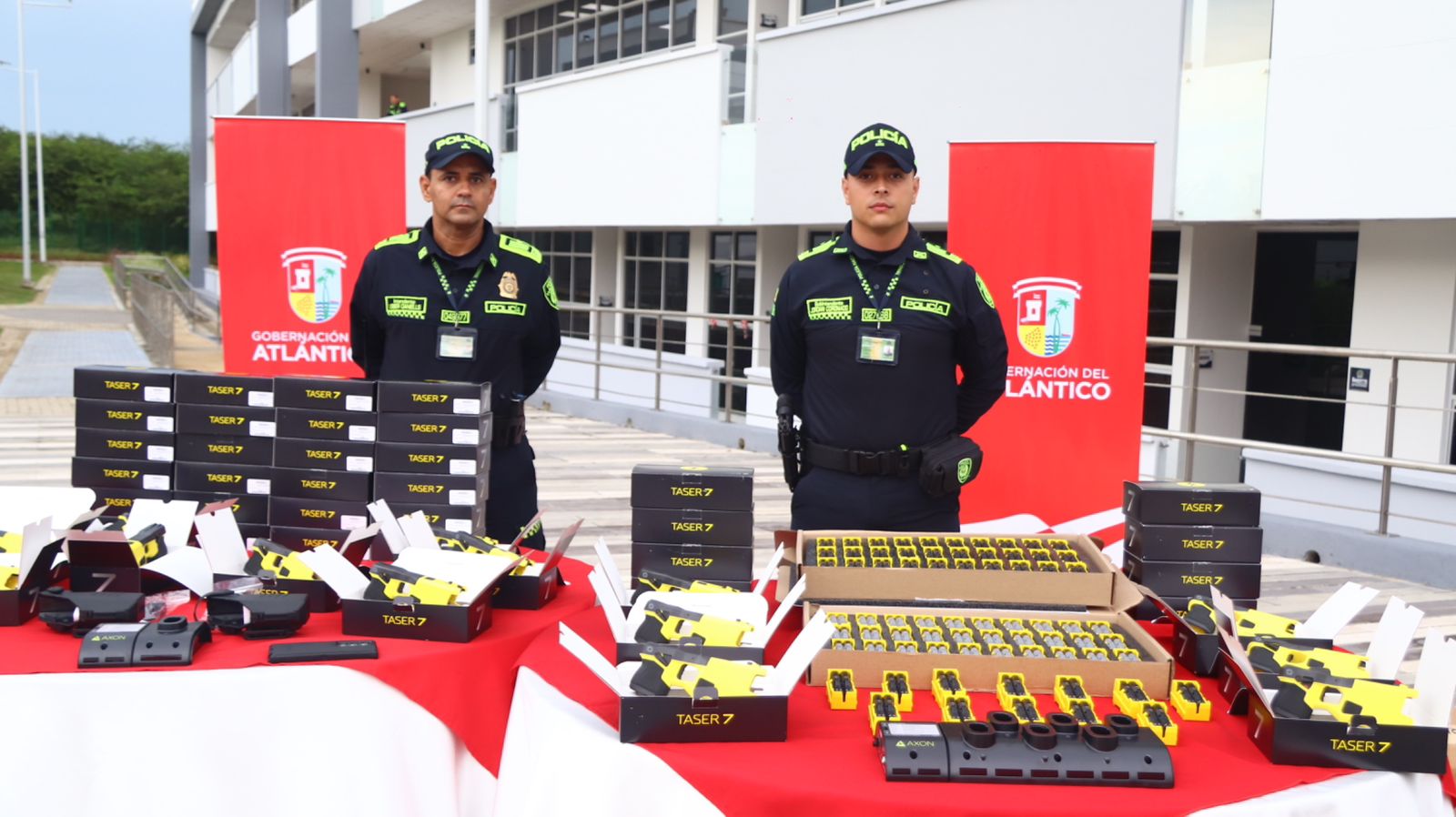 Fue entregado moderno radiolocalizador, 100 dispositivos taser y nuevos equipos de cómputo