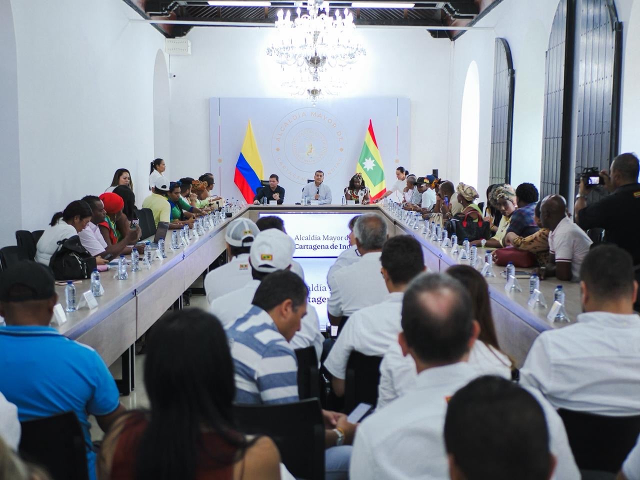 Alcaldía de Cartagena y líderes comunitarios