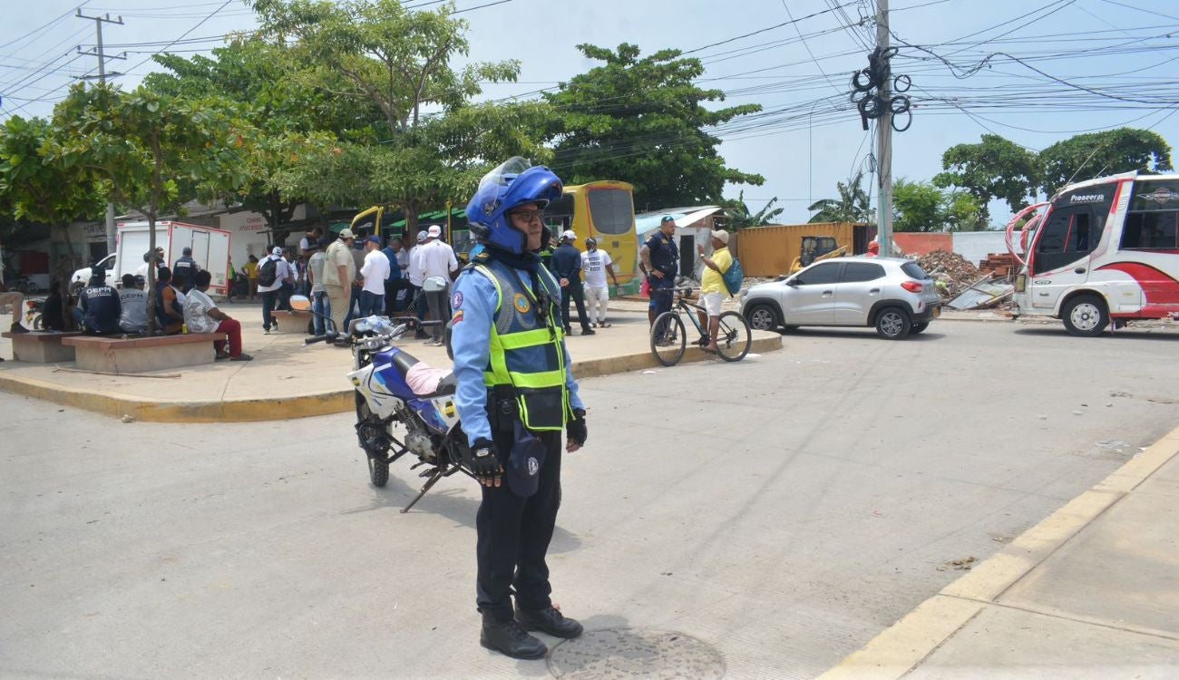 DATT intensifica operativos y controla el mal parqueo en Cartagena
