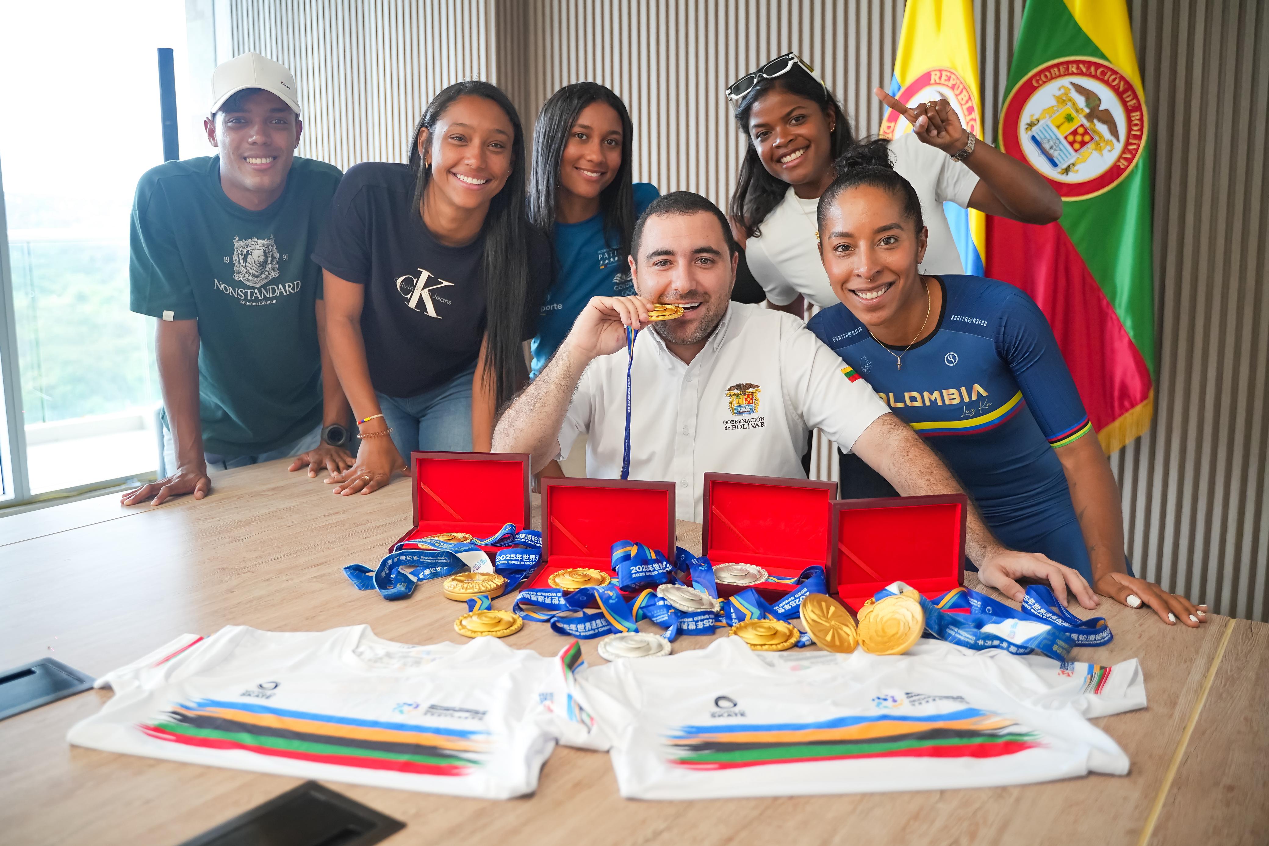 Gobernador Yamil Arana y deportistas bolivarenses