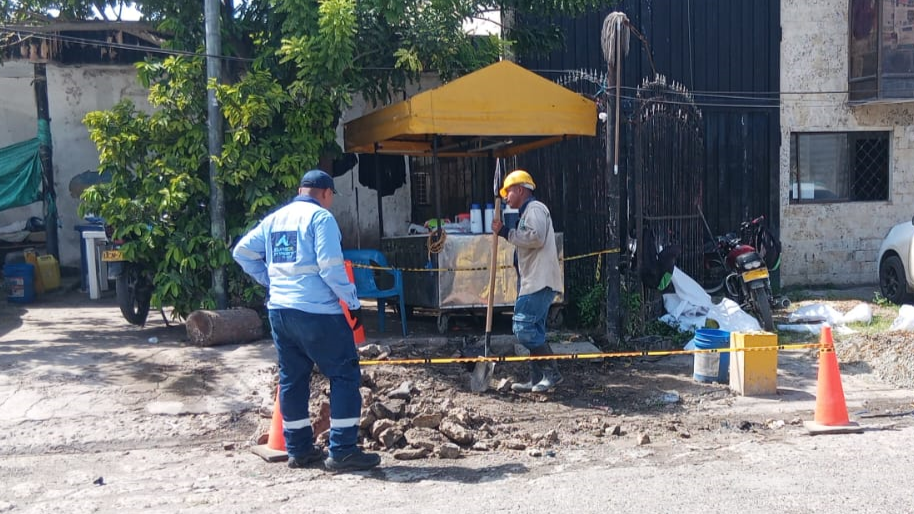 Aguas de Cartagena encuentra dos nuevas conexiones ilegales en un club nocturno y un lavadero