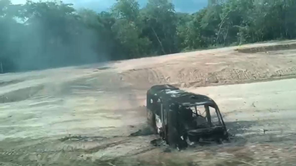 Incineran maquinaria de obra en la Troncal de Occidente; autoridades investigan