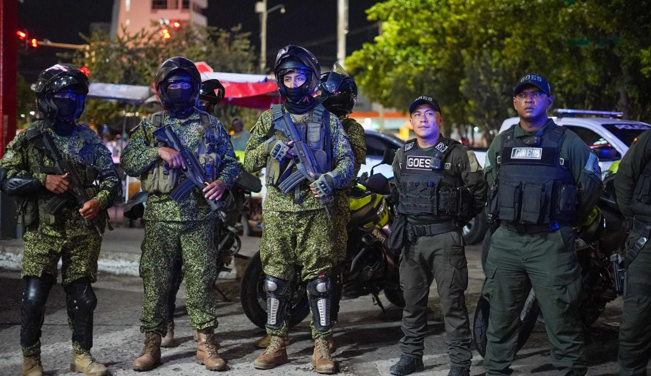 La Policía realiza labores de investigación tras los homicidios en Cartagena