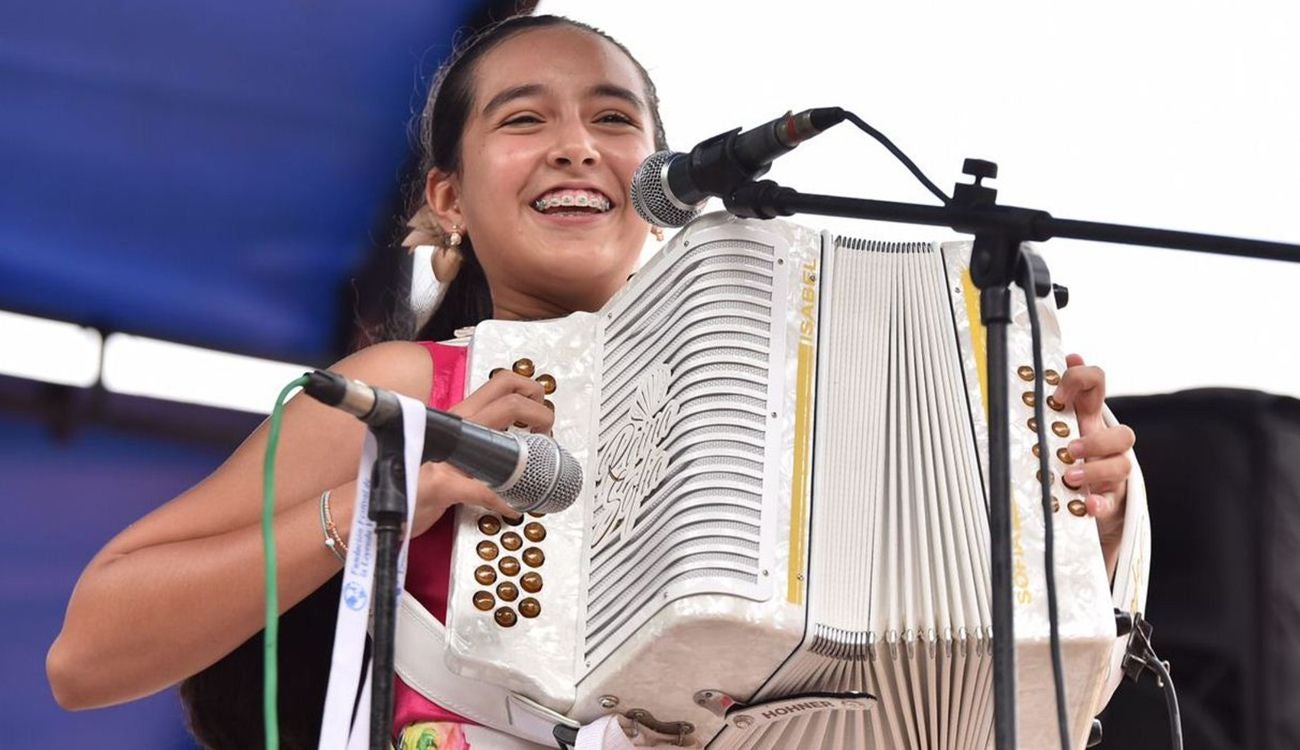Valledupar celebra el talento en el festival vallenato.