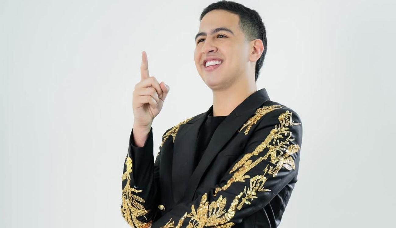 Martín Elías Jr. presenta su nuevo álbum con caravana.