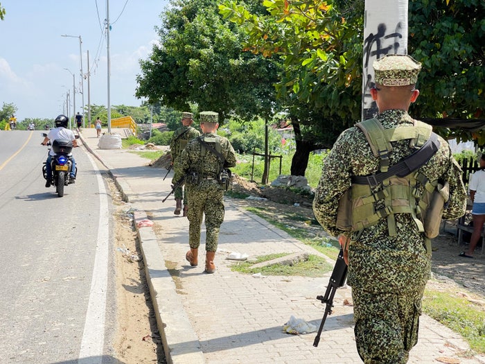 Con apoyo militar, refuerzan controles para evitar retenes ilegales de ‘plata o agua’ durante las Fiestas de Independencia en Cartagena