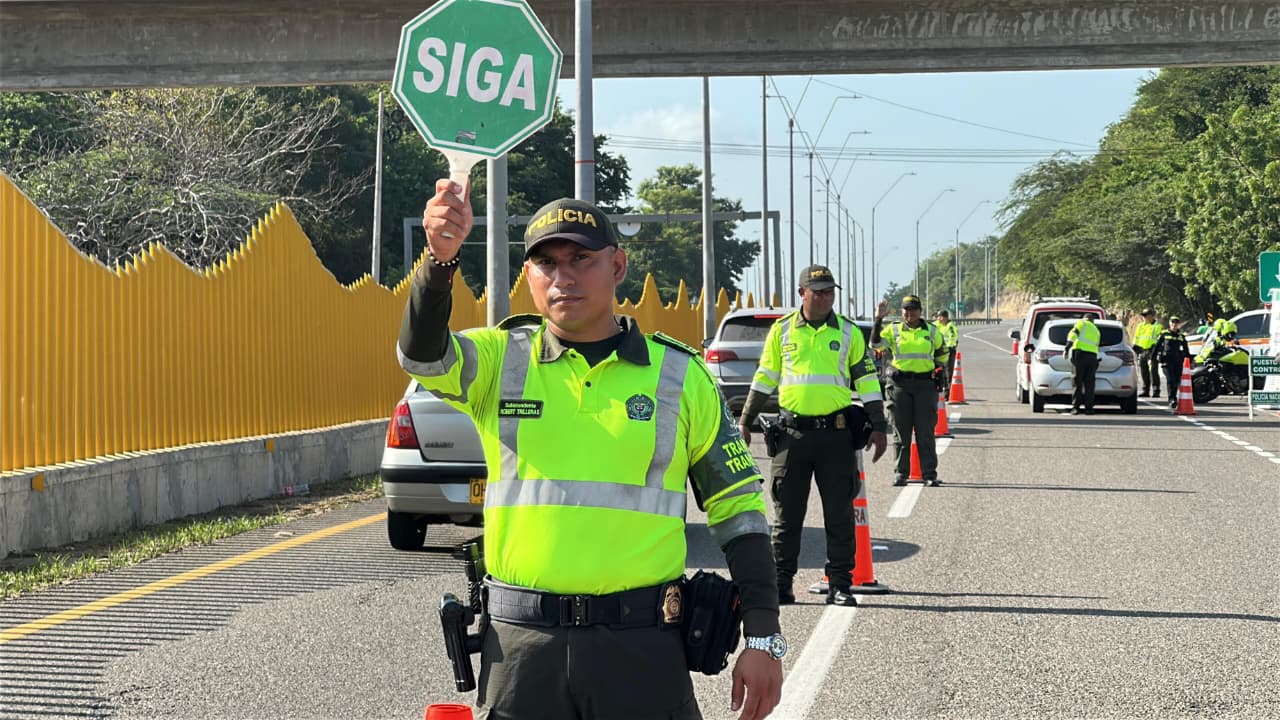 Policías en vías de Bolívar