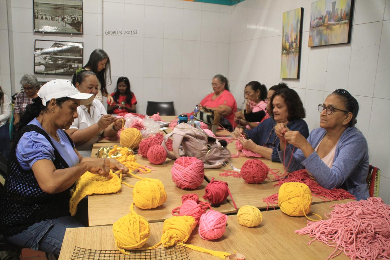 Las artesanas exhibirán productos tejidos con sello comunitario y espíritu navideño