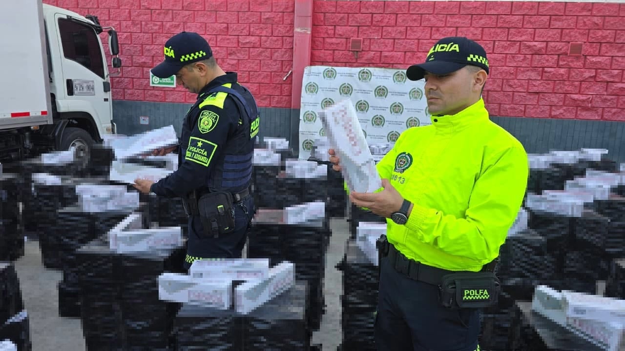 Incautan 64,500 cajas de cigarrillo de contrabando avaluadas en $1,200 millones de pesos en Barranquilla
