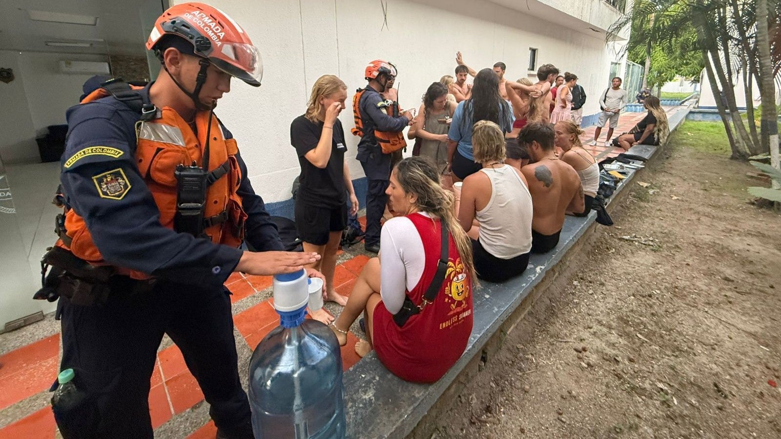Choque de embarcaciones en islas de Cartagena dejó a 20 personas naufragadas; la Armada los rescató