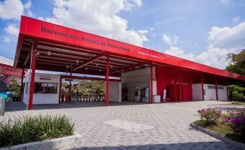 Entrada de la UPB en Medellín