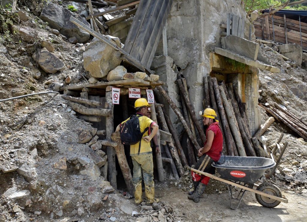 Son difíciles las condiciones en las que se encuentran los mineros artesanales.