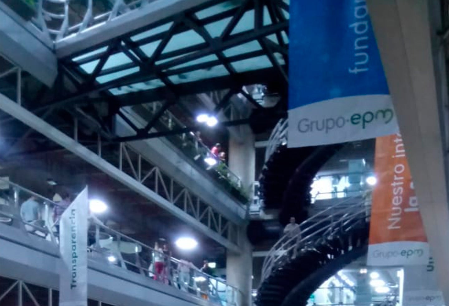 El interior del edificio EPM de Medellín