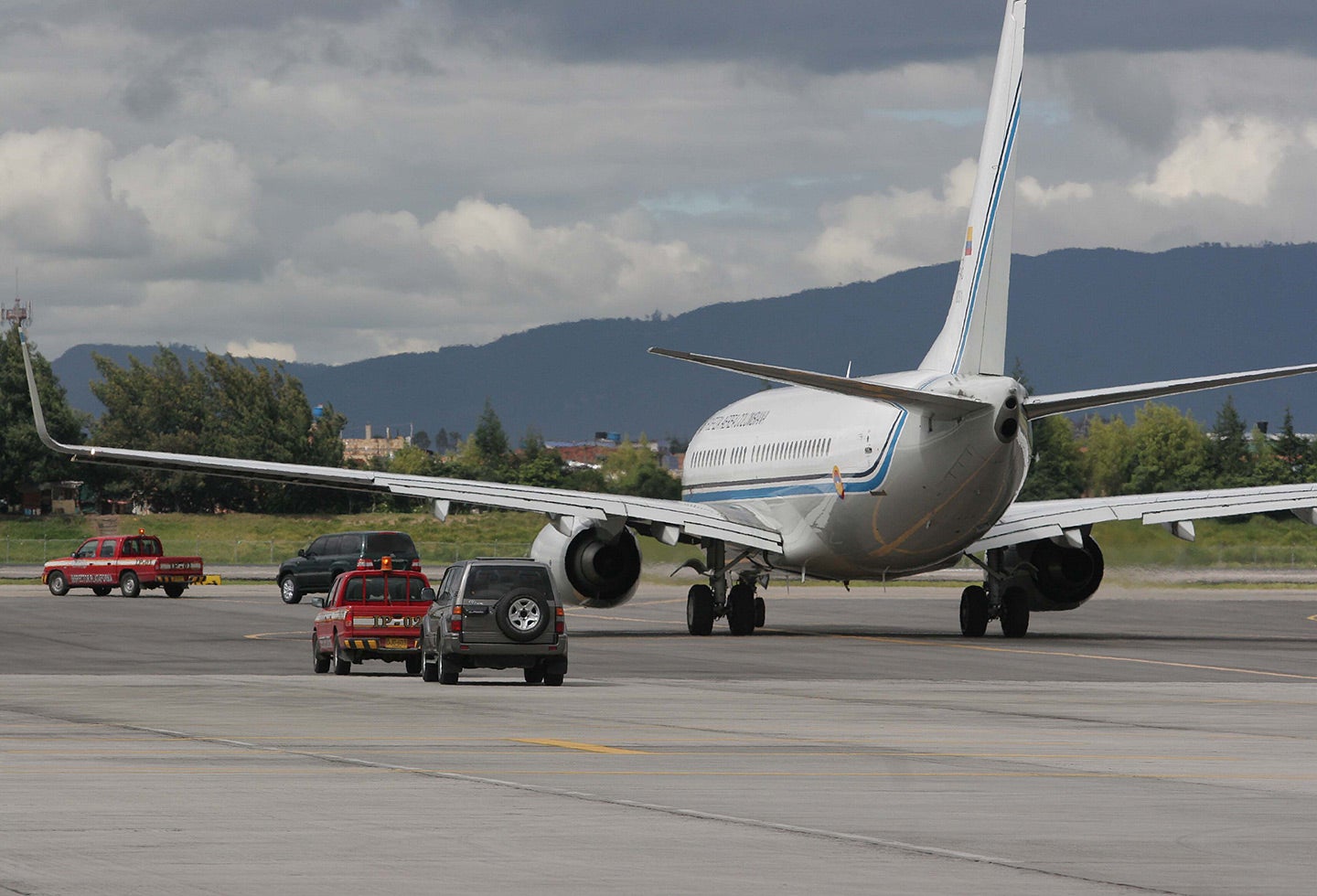 Un avión en la estación de Catam
