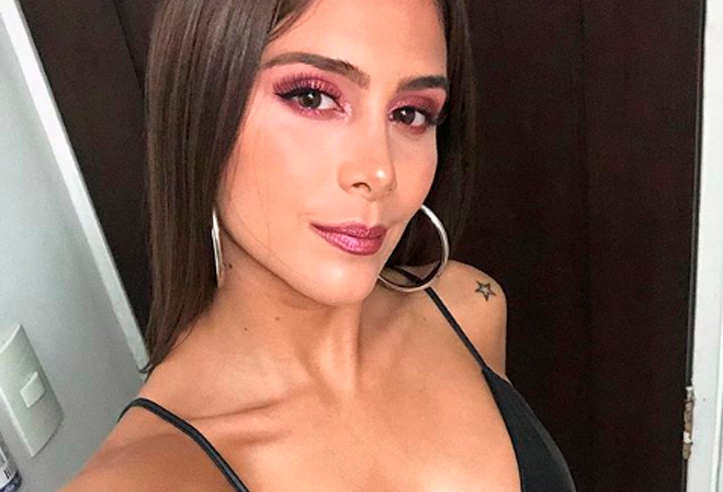 La cantante se molestó con quienes la atacaron por mostrar su apoyo al vecino país.