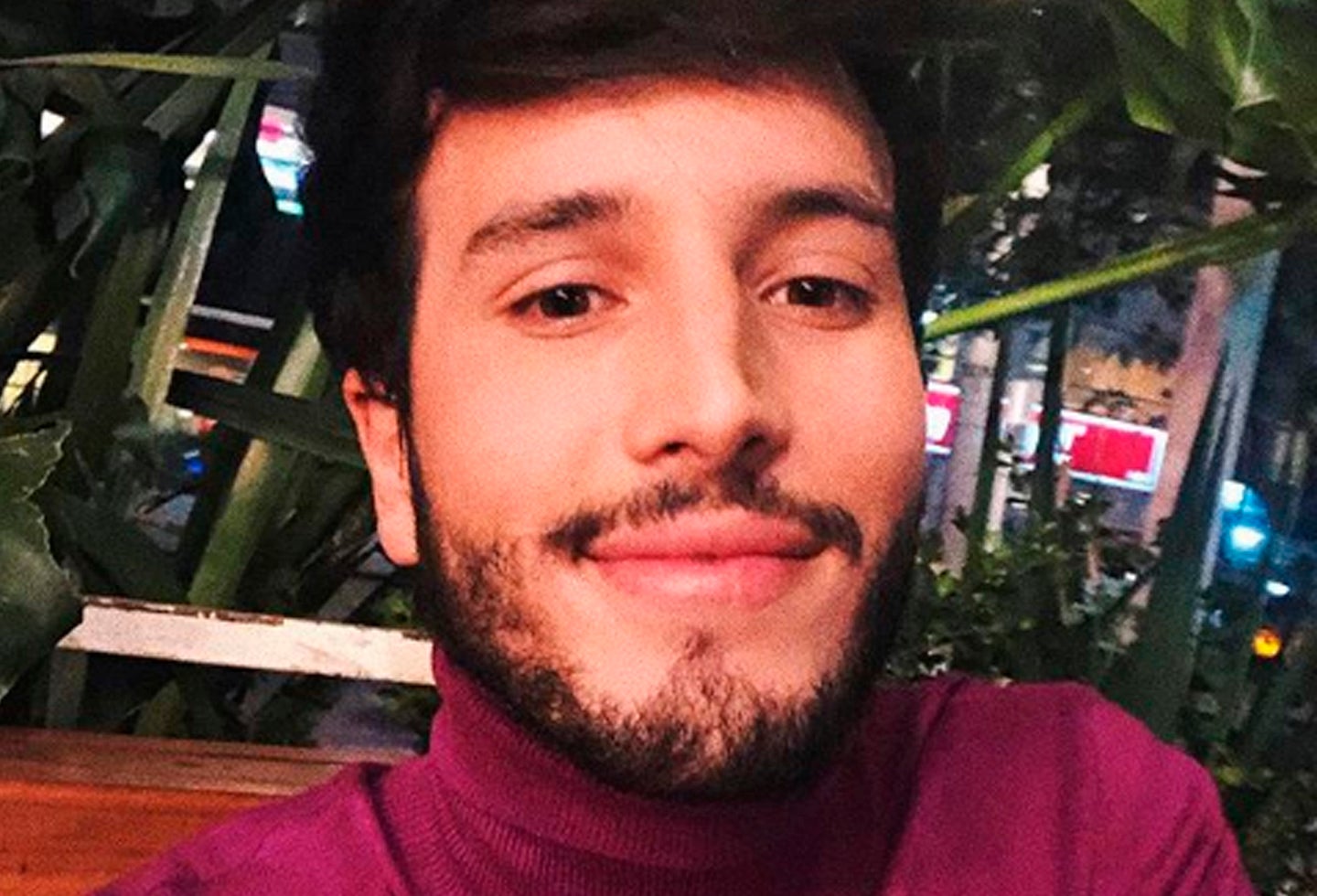 El cantante cometió un error de escritura que le costó caro entre los usuarios.