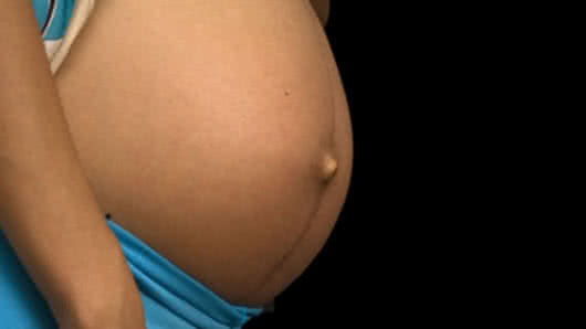 Adolescente de 17 años en embarazo muere por bala perdida