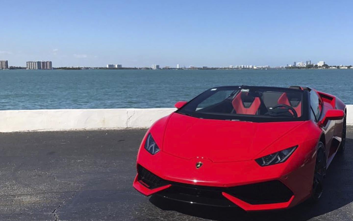 Lamborghini de Jenny Ambuila.