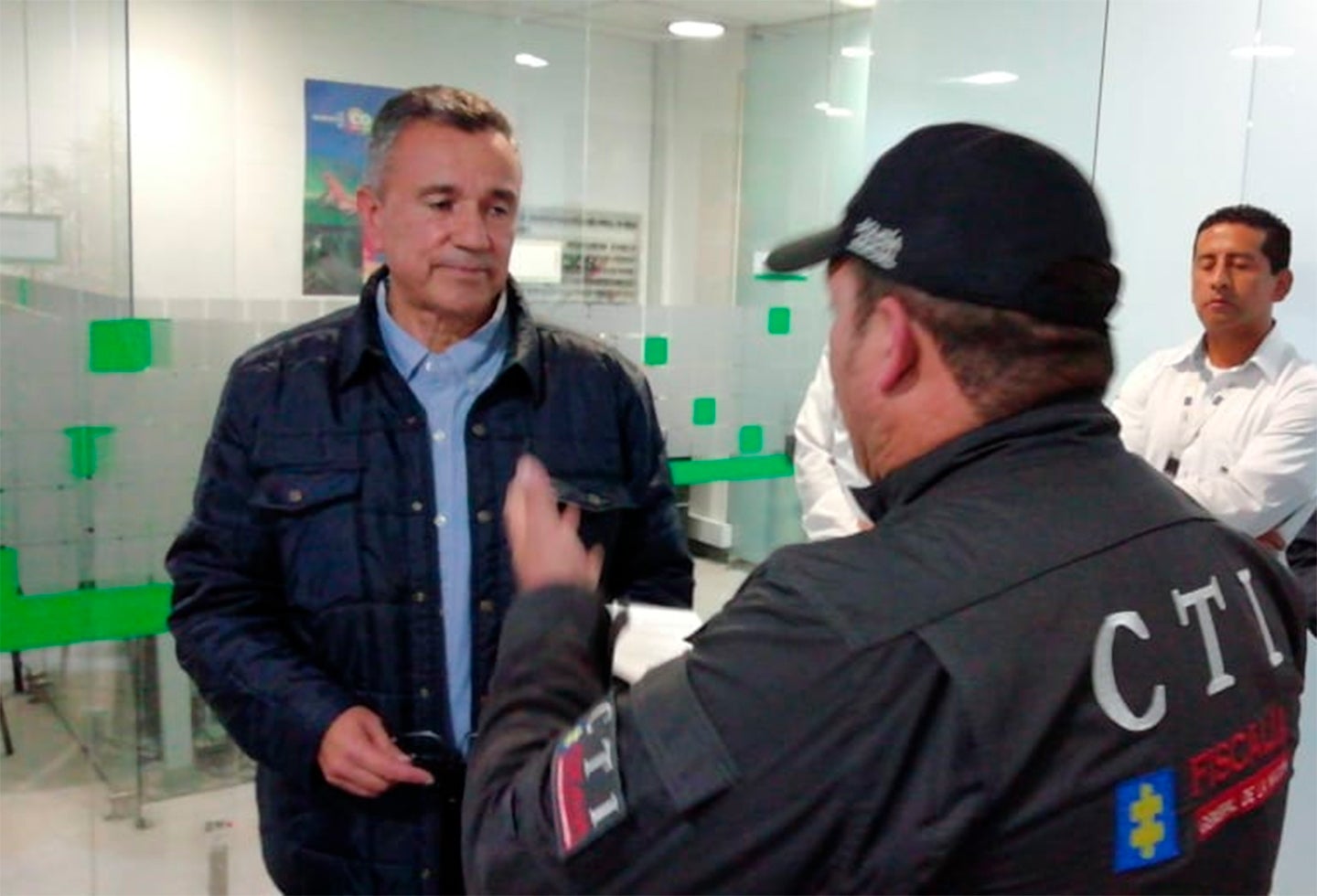 El general retirado Mauricio Santoyo tras ser deportado a Bogotá