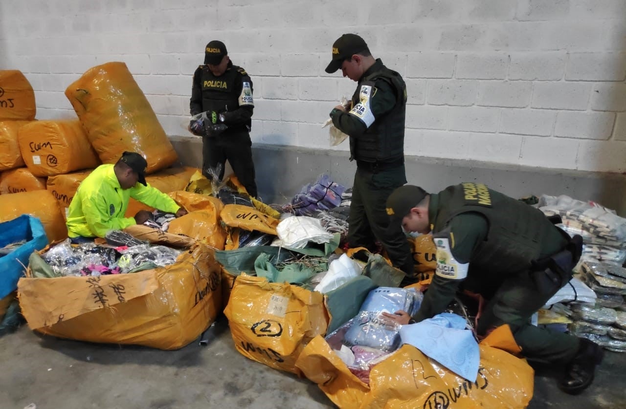 Decomisan mercancías de contrabando por mil millones de pesos